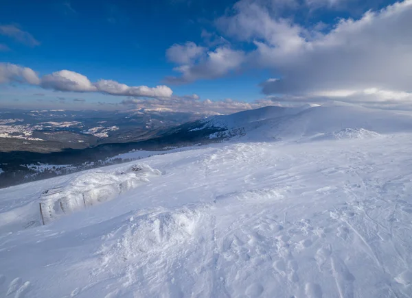 Neve Cobriu Encosta Montanha Luz Sol Noite Passada Magnífico Crepúsculo — Fotografia de Stock