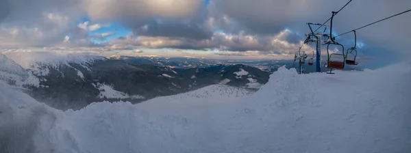 Remontées Mécaniques Alpines Avec Sièges Surplombant Les Pistes Ski Montagne — Photo