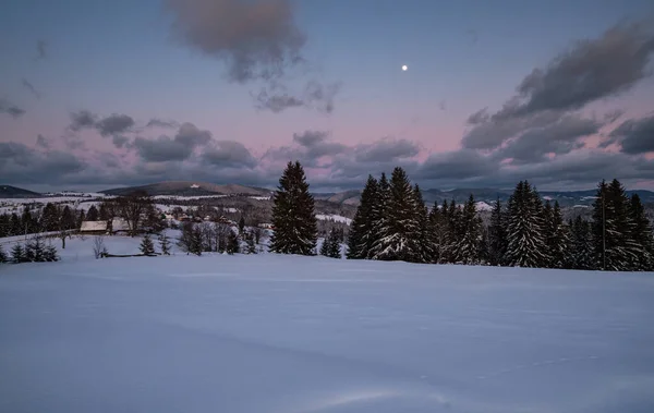 Alpine Aldeia Periferia Noite Passada Pôr Sol Luz Sol Inverno — Fotografia de Stock