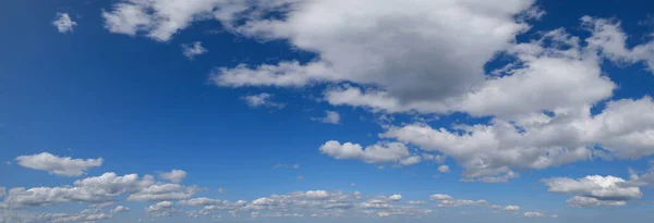 Blauwe Lucht Met Wolken Het Zonlicht Achtergrond — Stockfoto