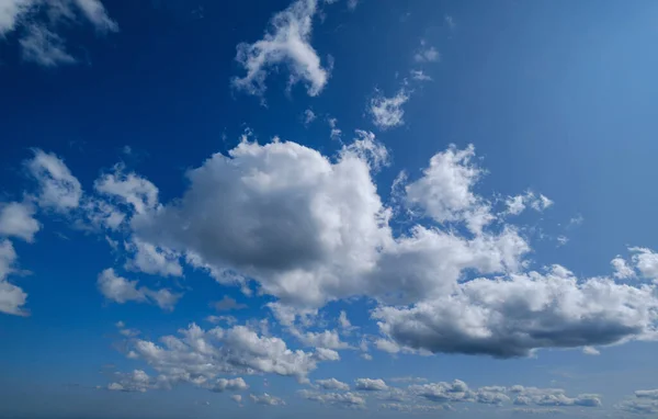 Cielo Azul Con Nubes Fondo Luz Solar — Foto de Stock