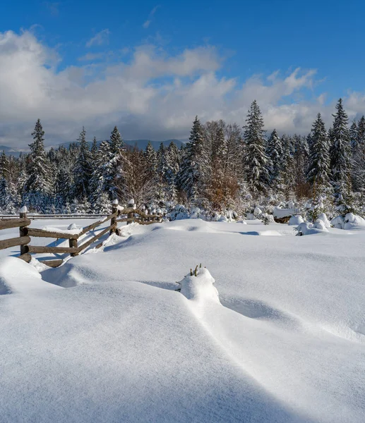 Hiver Isolé Village Montagne Alpin Périphérie Collines Campagne Bosquets Terres — Photo