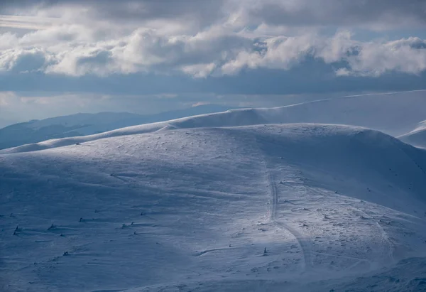 Montagne Invernali Innevate Alla Luce Del Sole Ieri Sera Magnifico — Foto Stock