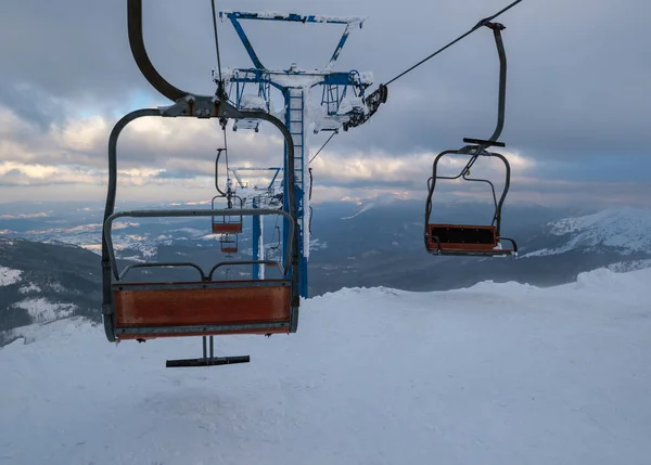 Impianti Risalita Con Seggiolini Che Superano Tramonto Piste Sci Montagna — Foto Stock