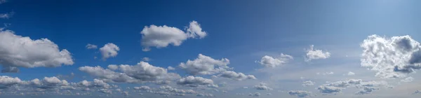 Cielo Azul Con Nubes Luz Del Sol Amplio Panorama Natural — Foto de Stock