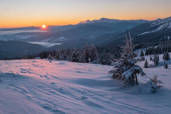 Alpes Inverno Pitorescos Nascer Sol Cume Mais Alto Dos Cárpatos — Fotografia de Stock