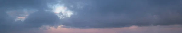 Nubes Esponjosas Cielo Nublado Por Noche Vista Panorámica Clima Medio — Foto de Stock