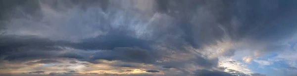Bolyhos Felhők Esti Felhős Égre Néző Panorámával Éghajlat Környezet Időjárás — Stock Fotó