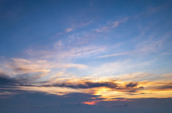 Nuvens Fofas Pôr Sol Noite Vista Panorâmica Céu Clima Ambiente — Fotografia de Stock