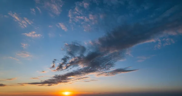 Nuvole Morbide Cielo Tramonto Serale Vista Panoramica Concetto Climatico Ambientale — Foto Stock