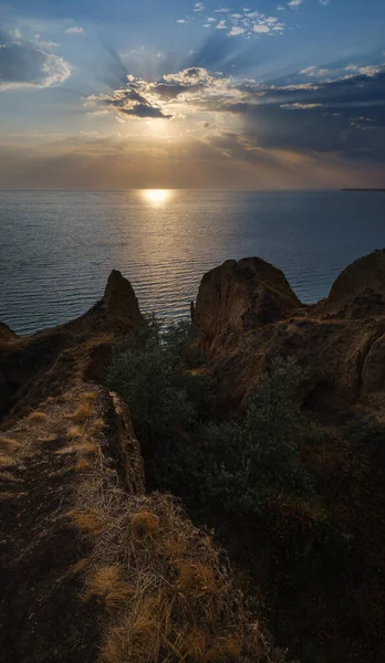 Pintoresco Paisaje Atardecer Las Montañas Arcilla Stanislav Cañones Sobre Bahía —  Fotos de Stock