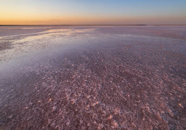 Sonnenuntergang Auf Dem Genichesk Rosa Extrem Salzigen See Gefärbt Durch — Stockfoto