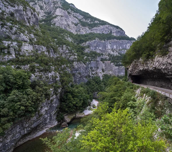 Moracafloden Canyon Platije Mest Pittoreska Kanjoner Montenegro Sommar Berg Skymning — Stockfoto