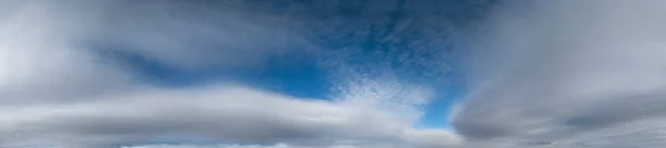 Cielo Azul Con Nubes Luz Del Sol Amplio Panorama Fondo — Foto de Stock