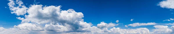Kék Felhők Napfényben Széles Felhő Háttér Panoráma — Stock Fotó