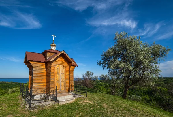 Dnipro Ufer Sommerlandschaft Kleine Hölzerne Kapelle Trakhtemyriv Historische Hügelige Halbinsel — Stockfoto