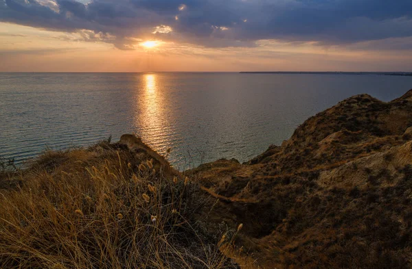 Pôr Sol Pitoresco Paisagem Montanhas Barro Stanislav Cânions Acima Baía — Fotografia de Stock