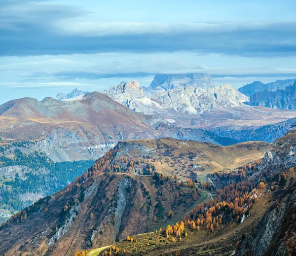秋天的傍晚 意大利特伦蒂诺Pordoi山口附近的高山白云石山景 风景秀丽的旅游 自然和乡村美景概念风景 — 图库照片