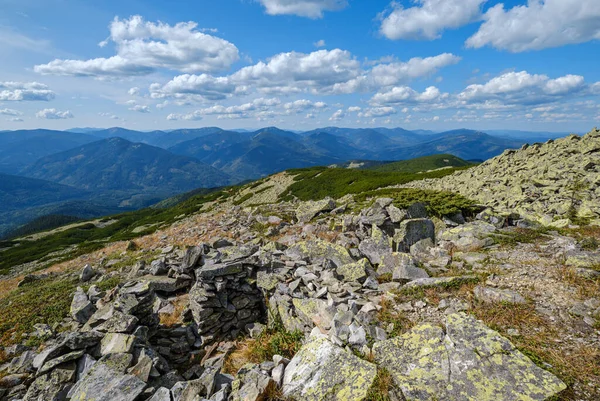 Sommar Karpaterna Utsikt Över Bergen Steniga Gorganiamassivet Ukraina — Stockfoto