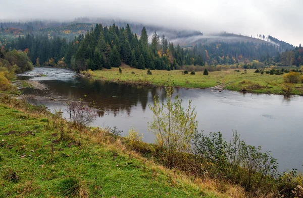 Jour Automne Brumeux Couvert Dans Les Carpates Rika River Bend — Photo