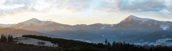 Schilderachtige Zonsopgang Boven Het Late Najaar Berglandschap Oekraïne Karpaten Vreedzaam — Stockfoto