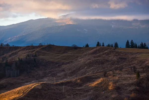 Picturesque Pagi Atas Akhir Musim Gugur Gunung Pedesaan Ukraina Pegunungan — Stok Foto