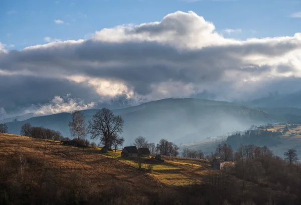 Pintoresca Mañana Sobre Paisaje Montañoso Finales Otoño Ucrania Montañas Cárpatas —  Fotos de Stock