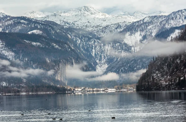 Inverno Nebuloso Lago Alpino Vista Grundlsee Áustria — Fotografia de Stock
