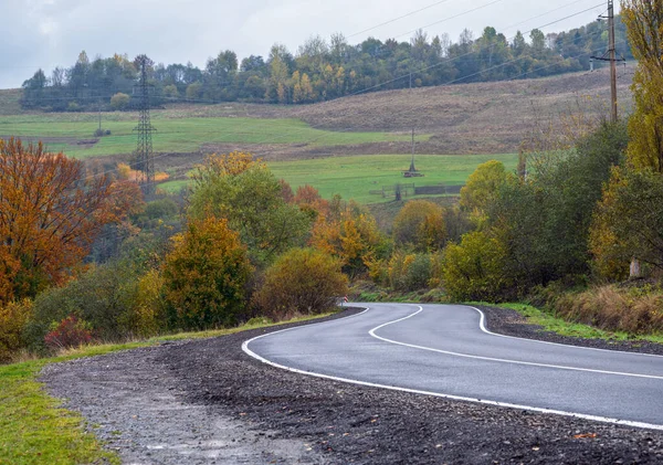 Wazig Bewolkt Karpaten Snelweg Bergpas Oekraïne — Stockfoto