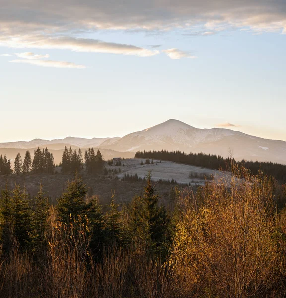 Malerischer Sonnenaufgang Über Der Spätherbstlichen Berglandschaft Ukraine Karpaten Friedliches Reisen — Stockfoto