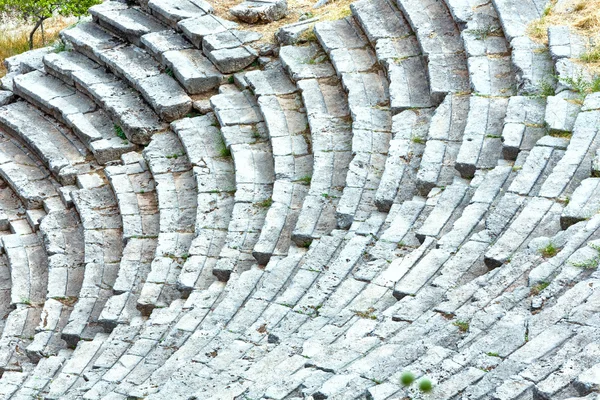 Um anfiteatro antigo (Grécia ) — Fotografia de Stock