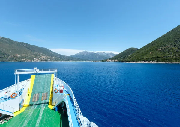 Moře letní pohled z trajektu (Řecko) — Stock fotografie