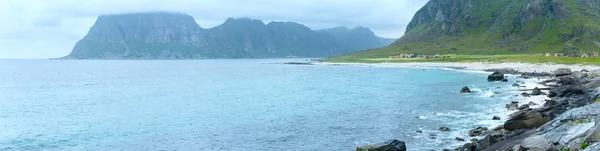 Haukland plaj yaz panoraması (Norveç, lofoten). — Stok fotoğraf