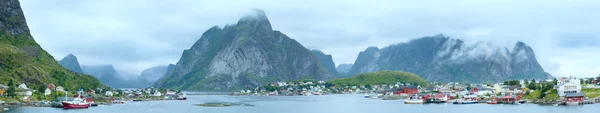 Nyári falu Reine panoráma (Lofoten, Norvégia). — Stock Fotó