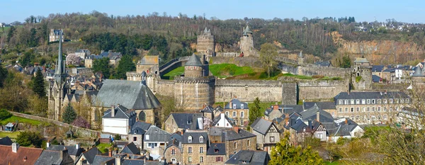 Jarní pohled Chateau de Fougeres (Francie). — Stock fotografie