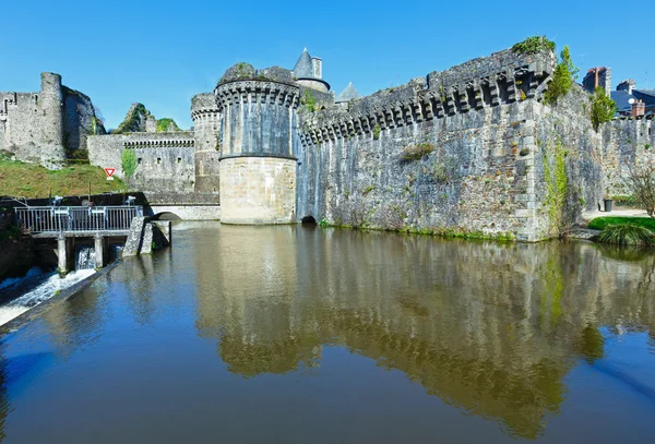 Jarní pohled Chateau de Fougeres (Francie). — Stock fotografie