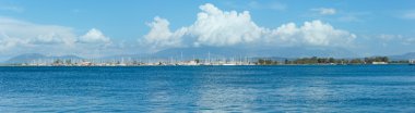Yaz Deniz Manzaralı plaja (yakın Mytikas, Preveza, Yunanistan)