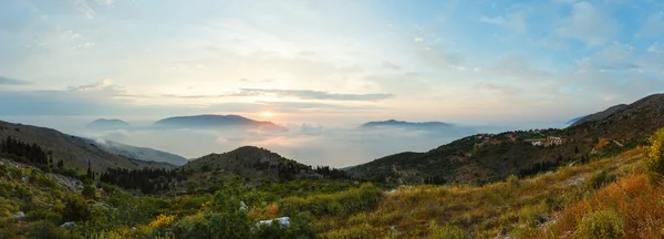 Wschód słońca latem górskiej (Kefalonia, Grecja). — Zdjęcie stockowe