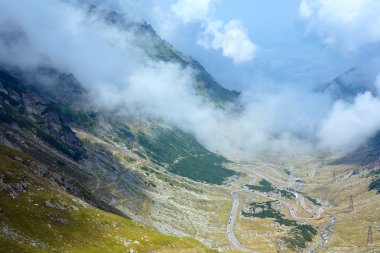 Yaz mountain view (Romanya)