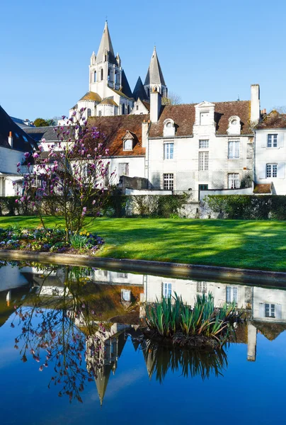 The spring public park in Loches town (France) — Stock Photo, Image