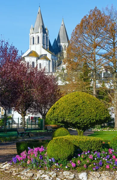 El parque público de primavera en Loches (Francia ) —  Fotos de Stock