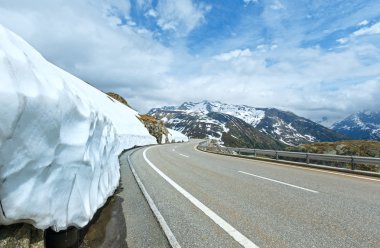 Yaz dağ manzarası (Grimsel Pass, İsviçre)