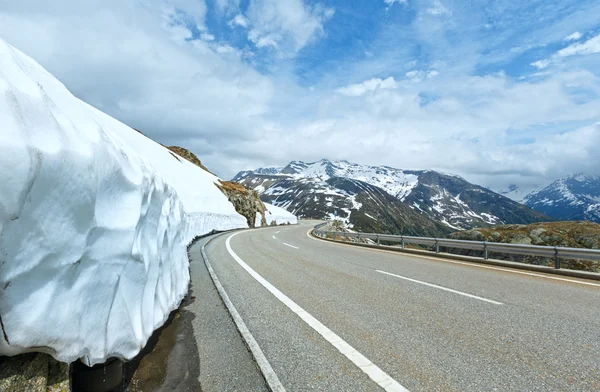 Verão paisagem montanhosa (Grimsel Pass, Suíça ) — Fotografia de Stock