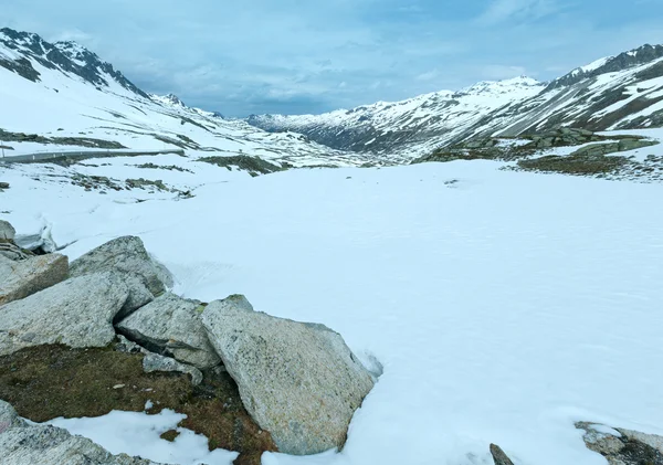 Sommaren bergslandskap (Fluela Pass, Schweiz) — Stockfoto