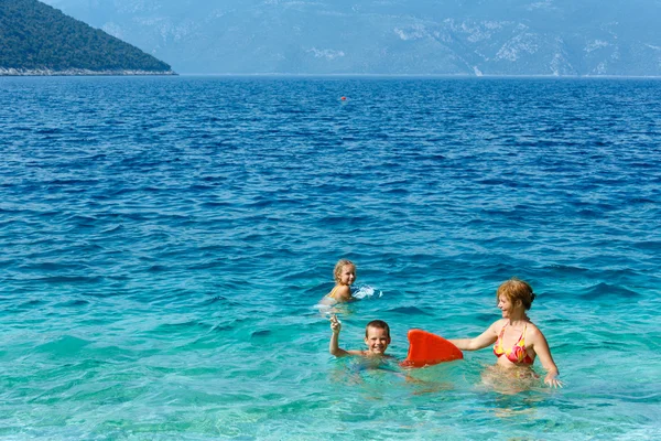 Familys summer holidays on sea (Greece). — Stock Photo, Image