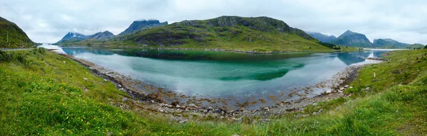 Verão panorama nublado (Noruega, Lofoten ). — Fotografia de Stock