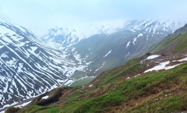 Yaz dağ manzarası (Oberalp Pass, İsviçre)