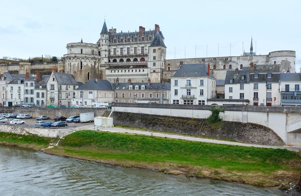 Amboise stad voorjaar weergave (Frankrijk) — Stockfoto