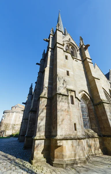 Saint-Leonard kerk, Fougeres, Frankrijk. — Stockfoto