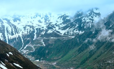 Yaz dağ manzarası (Furka Pass, İsviçre)